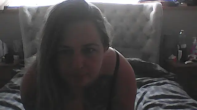 Snapshot of wetbox2 chatting on 10.31.25 wetbox2 online show from 10.31.25