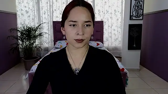 Snapshot of alaia_skater chatting on 12.01.25 alaia skater online show from 12.01.25