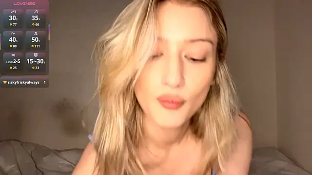 Snapshot of EtsukoDerx chatting on 11.04.25 EtsukoDerx online show from 11.04.25