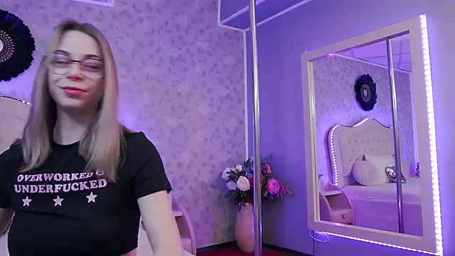 Snapshot of GracieCute chatting on 03.03.25 GracieCute online show from 03.03.25