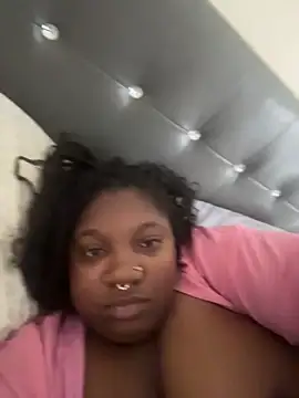 Snapshot of onlyymisha chatting on 11.02.25 onlyymisha online show from 11.02.25