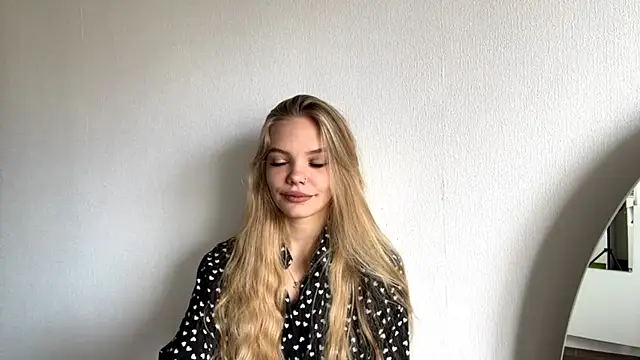 Snapshot of SweetAmelia69 chatting on 11.04.25 SweetAmelia69 online show from 11.04.25