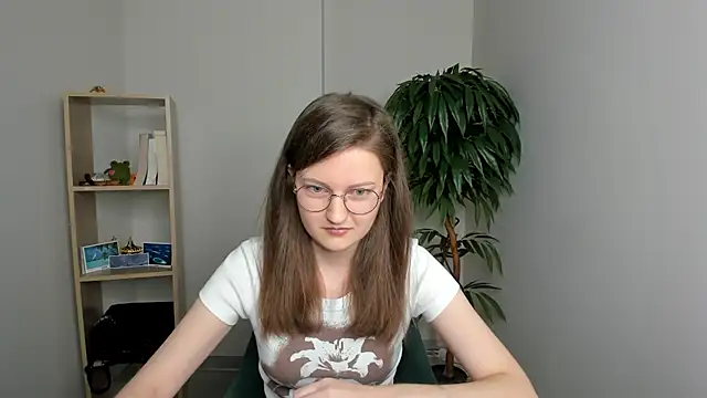 Snapshot of TulaLatigo chatting on 11.03.25 TulaLatigo online show from 11.03.25