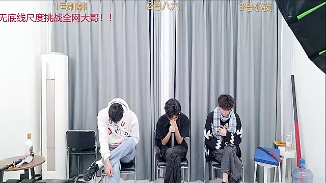 Snapshot of QYBOYS-002 chatting on 11.04.25 QYBOYS-002 online show from 11.04.25