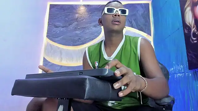 Snapshot of the_hot_boy0 chatting on 11.06.25 the hot boy0 online show from 11.06.25