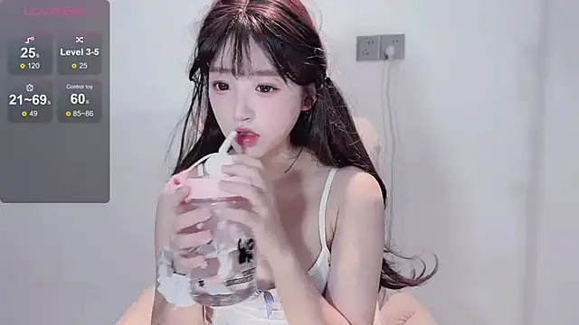 Snapshot of Yaiyigirl chatting on 11.07.25 Yaiyigirl online show from 11.07.25