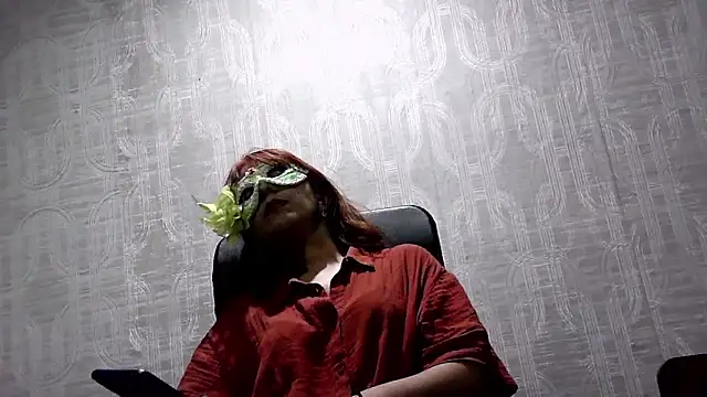 Snapshot of ___Sunny___ chatting on 11.08.25 Sunny online show from 11.08.25