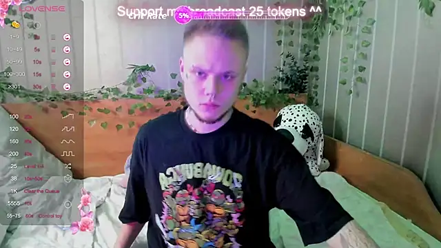 Snapshot of MettBliss chatting on 11.03.25 MettBliss online show from 11.03.25