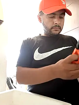 Snapshot of Yerackhip chatting on 11.14.25 Yerackhip online show from 11.14.25