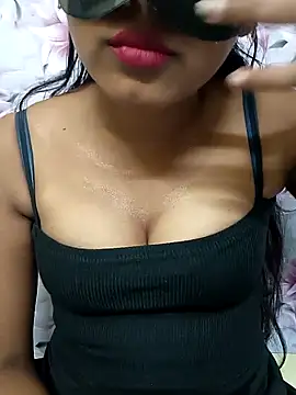 Snapshot of NaughtyAngelcam2 chatting on 11.05.25 NaughtyAngelcam2 online show from 11.05.25