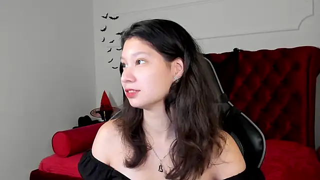 Snapshot of SaraDenars chatting on 11.04.25 SaraDenars online show from 11.04.25