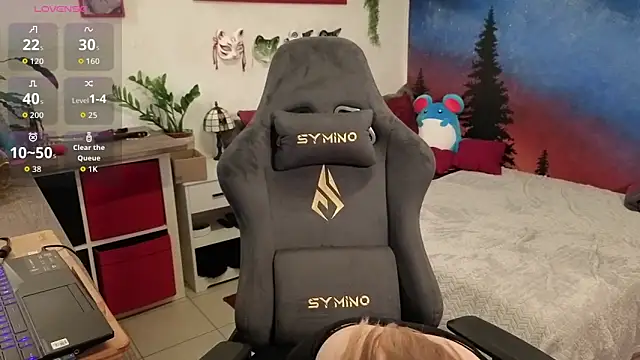 Snapshot of ScarletKitsunyaa chatting on 11.04.25 ScarletKitsunyaa online show from 11.04.25