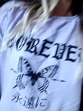 Snapshot of Blondewitch94 chatting on 11.03.25 Blondewitch94 online show from 11.03.25