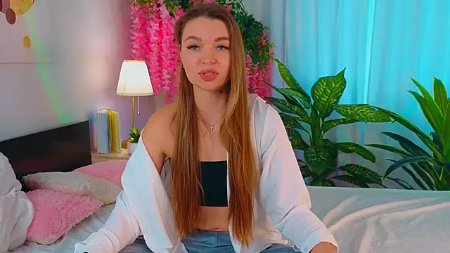 Snapshot of MaryHamilton chatting on 11.27.25 MaryHamilton online show from 11.27.25