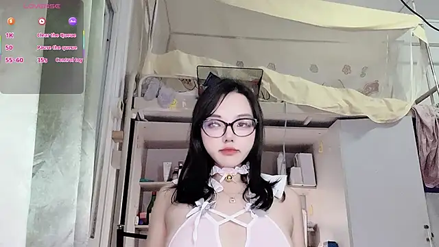 Snapshot of 99EE-yy chatting on 11.05.25 99EE-yy online show from 11.05.25