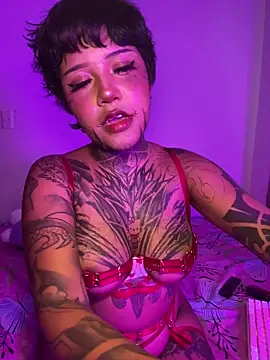 Snapshot of kymmkitty_star chatting on 11.05.25 kymmkitty star online show from 11.05.25