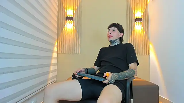 Snapshot of DANTE_ARMSTRONG chatting on 11.13.25 DANTE ARMSTRONG online show from 11.13.25