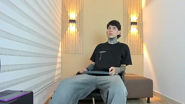 Snapshot of DANTE_ARMSTRONG chatting on 11.17.25 DANTE ARMSTRONG online show from 11.17.25