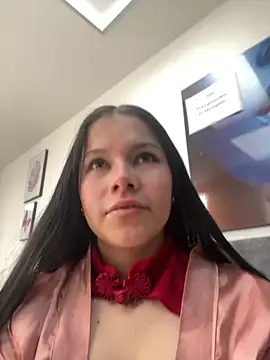 Snapshot of violettabond chatting on 11.04.25 violettabond online show from 11.04.25