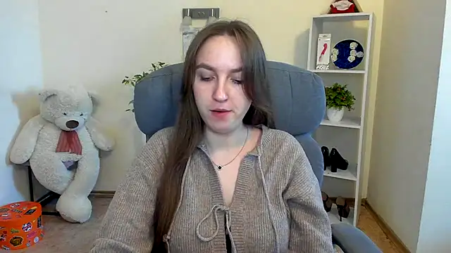 Snapshot of Nesie-Stoun chatting on 11.18.25 Nesie-Stoun online show from 11.18.25