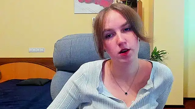 Snapshot of Nesie-Stoun chatting on 11.19.25 Nesie-Stoun online show from 11.19.25