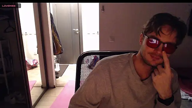 Snapshot of lucky_swimmer chatting on 12.03.25 lucky swimmer online show from 12.03.25