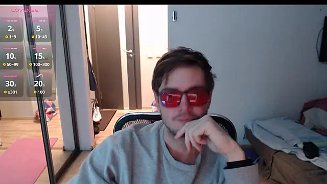 Snapshot of lucky_swimmer chatting on 12.04.25 lucky swimmer online show from 12.04.25