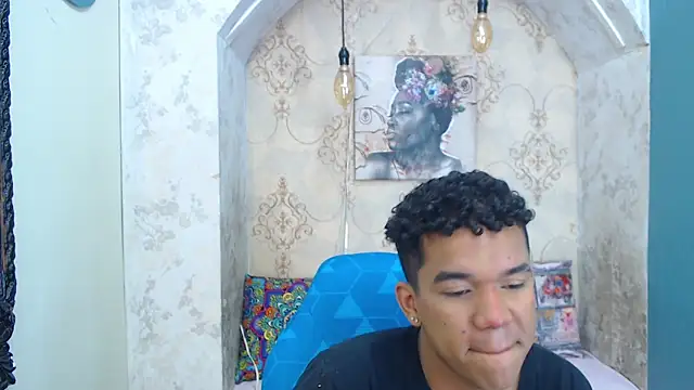 Snapshot of Anders_Millan chatting on 11.05.25 Anders Millan online show from 11.05.25