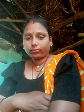 Snapshot of MiniBeast_2 chatting on 11.11.25 MiniBeast 2 online show from 11.11.25