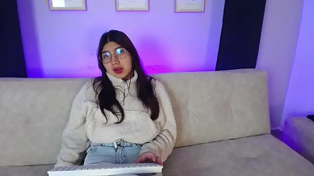 Mia Blair  online show from 11.07.25