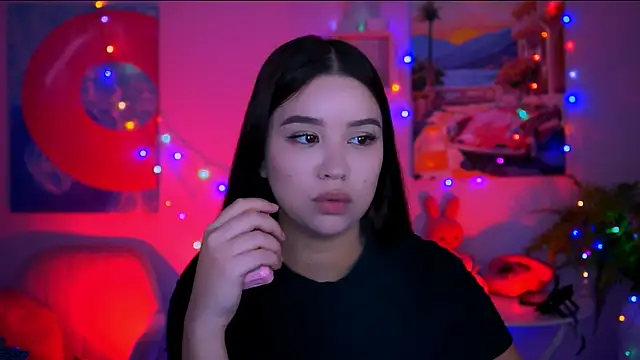 Snapshot of AnnaGarcias_ chatting on 11.28.25 AnnaGarcias online show from 11.28.25