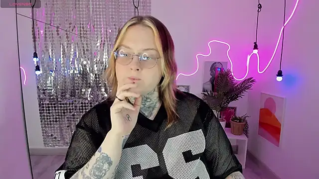 Arya Addams online show from 11.12.25