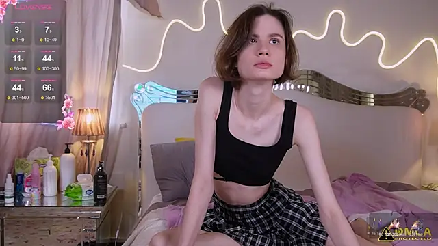 Snapshot of alicejay_ chatting on 11.05.25 alicejay online show from 11.05.25