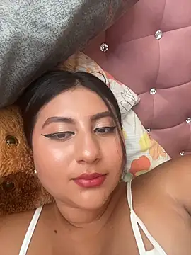 Snapshot of Roxy_luck chatting on 11.12.25 Roxy luck online show from 11.12.25