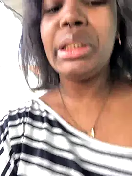 Snapshot of _annia chatting on 11.30.25 annia online show from 11.30.25