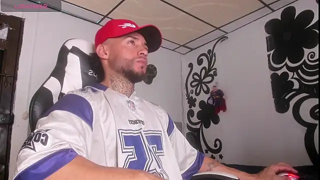 Snapshot of couple-hothot chatting on 11.11.25 couple-hothot online show from 11.11.25