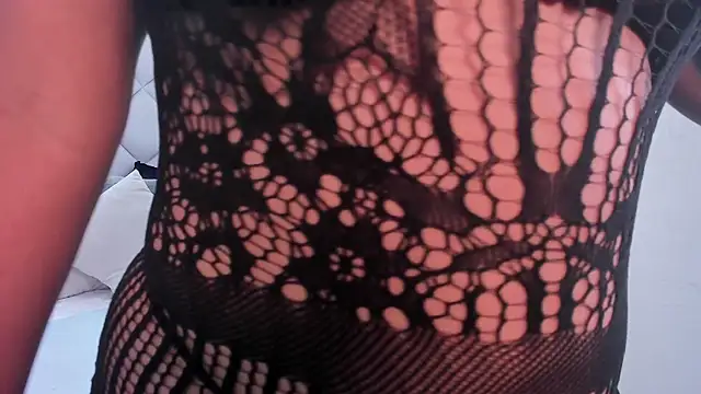 Snapshot of merielenbloom chatting on 11.07.25 merielenbloom online show from 11.07.25