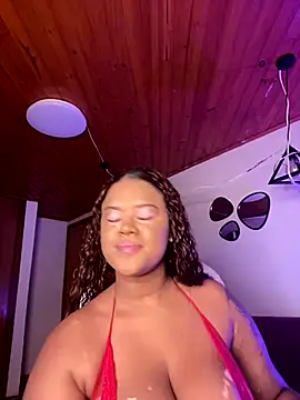 Snapshot of Antonella_boobss chatting on 11.06.25 Antonella boobss online show from 11.06.25