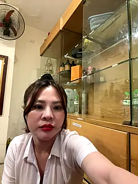 Snapshot of hellela-a chatting on 11.09.25 hellela-a online show from 11.09.25