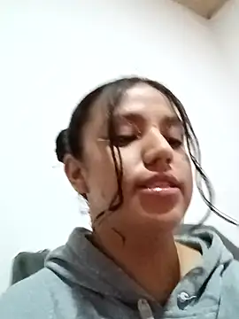 Snapshot of iriss_05 chatting on 12.01.25 iriss 05 online show from 12.01.25