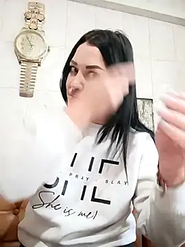 Snapshot of Hilly_Bernie chatting on 11.08.25 Hilly Bernie online show from 11.08.25