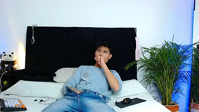 thomasbennett  online show from 11.06.25