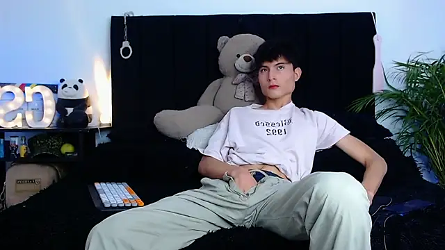 thomasbennett  online show from 11.07.25