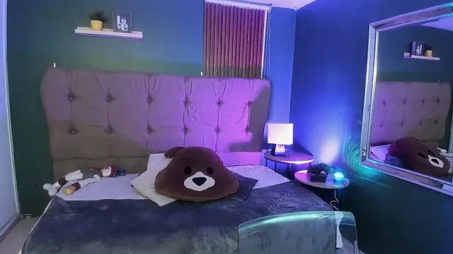 Snapshot of Roseliin chatting on 12.01.25 Roseliin online show from 12.01.25