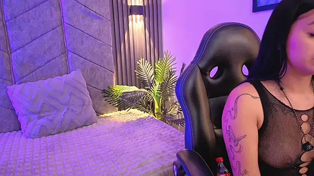 Snapshot of AuroraLanee_ chatting on 11.08.25 AuroraLanee online show from 11.08.25