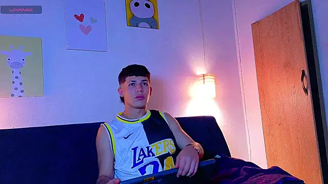 Snapshot of latiin_boy21 chatting on 11.07.25 latiin boy21 online show from 11.07.25