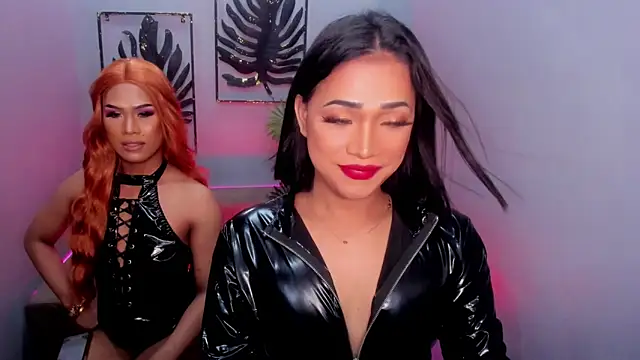 Snapshot of GwennGoddess chatting on 12.03.25 GwennGoddess online show from 12.03.25