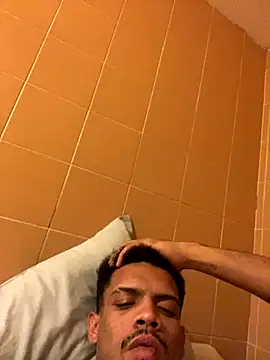 Snapshot of Zactubg chatting on 11.08.25 Zactubg online show from 11.08.25