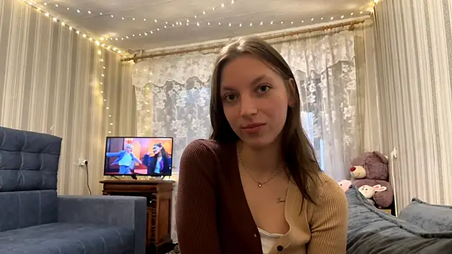 Snapshot of CarliBatas chatting on 11.08.25 CarliBatas online show from 11.08.25