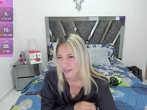 Snapshot of CamilaBliss chatting on 11.17.25 CamilaBliss online show from 11.17.25